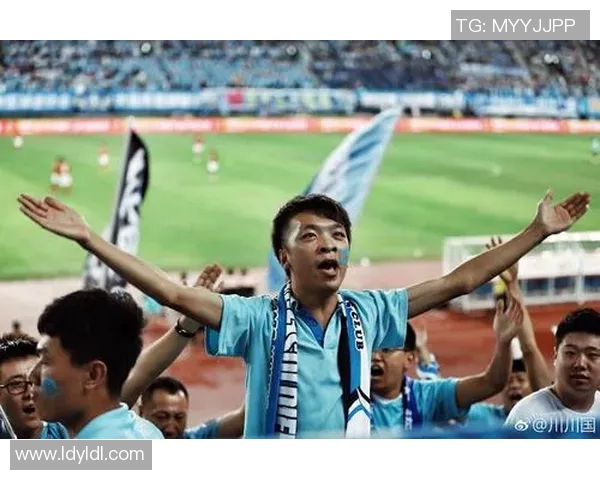 大连一方与武汉卓尔激战正酣双方争夺胜利的精彩瞬间回顾